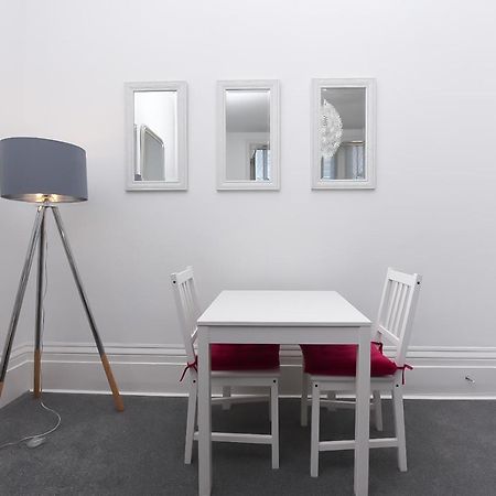브로드스테어즈 Fantastic Sea View, 1 Bed Sleeps 2 아파트 외부 사진
